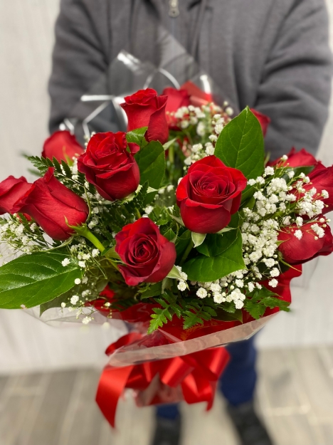 Picture of Dozen Red Rose Bouquet